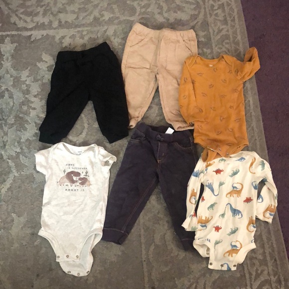 Baby Clothing Set with Dinosaur Prints-Set of (6) different pieces - Picture 1 of 11